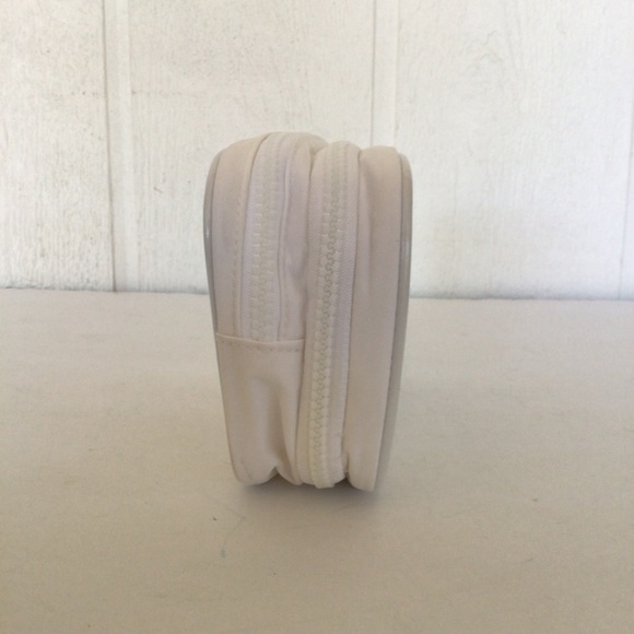 TRISH MCEVOY QUILTED WHITE MAKEUP BAG - Picture 3 of 13